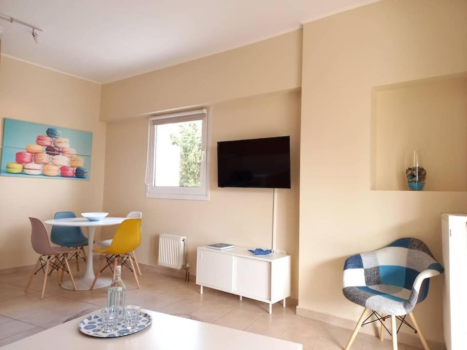 Blue -Spacious 1Bdr Corner Flat/Balcony/View Apartment Атина Екстериор снимка